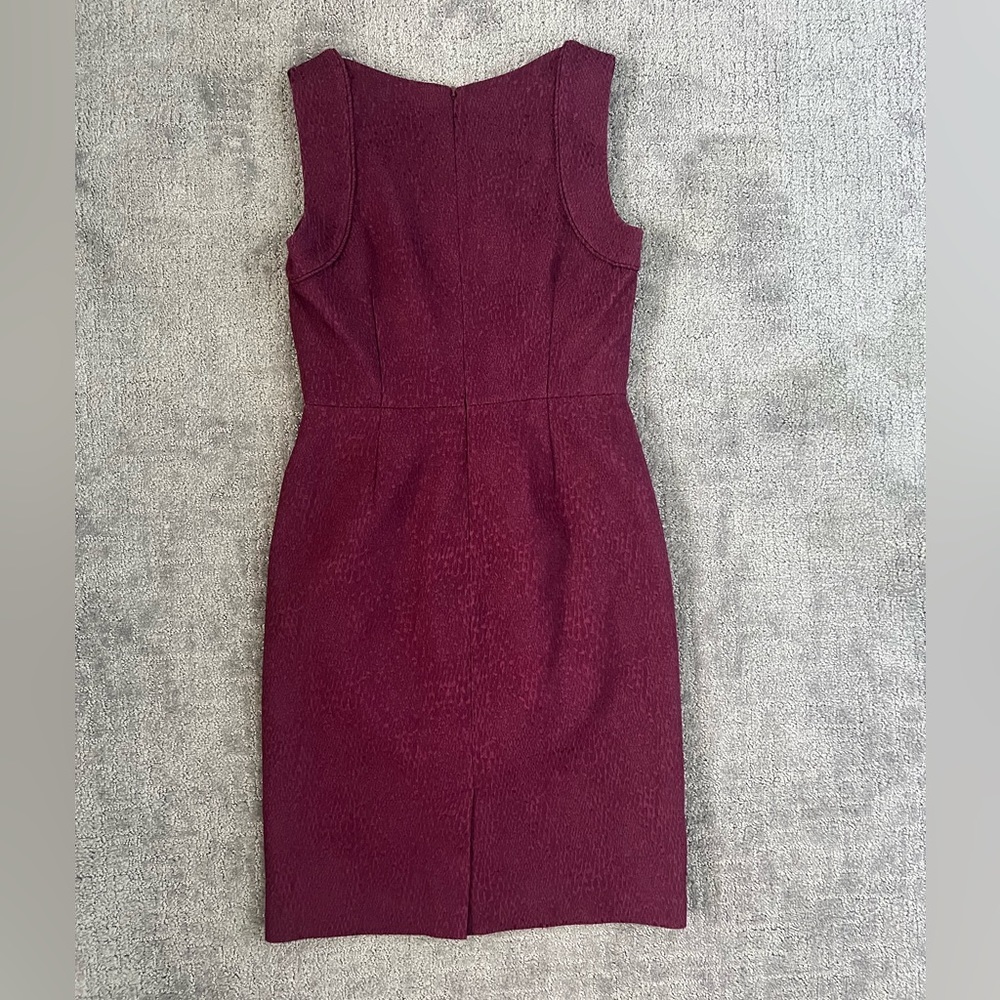 Banana Republic Burgundy Textured Sleeveless Sheath Dress - Picture 4 of 6